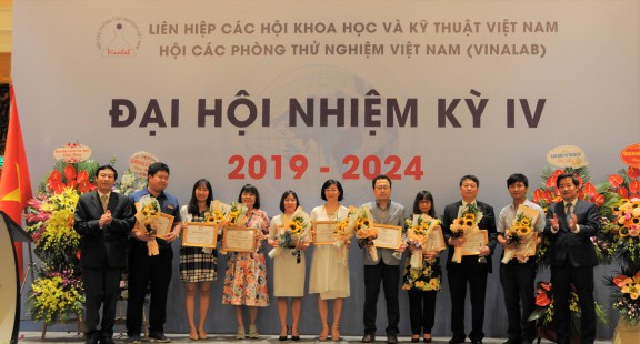 Vinh danh 18 đơn vị đồng hành cùng triển lãm thiết bị và công nghệ thử nghiệm VinaLAB2019