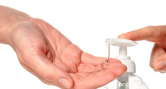 Dung dịch rửa tay khô có chứa cồn diệt vi rút hiệu quả như thế nào?