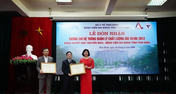 Văn phòng AOSC trao chứng chỉ ISO 15189:2012 cho Khoa huyết học - Bệnh viện Đa khoa tỉnh Thái Bình