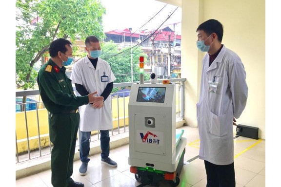 Việt Nam chế tạo thành công robot hỗ trợ điều trị covid-19
