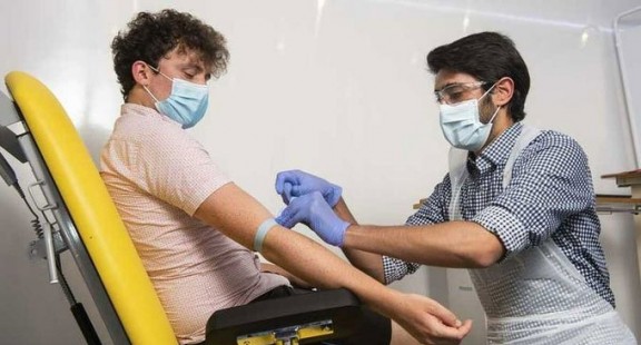 Vaccine Covid-19 Oxford tạo miễn dịch mạnh ở người cao tuổi