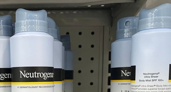 Thu hồi nhiều loại kem chống nắng chứa chất benzen