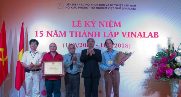 VinaLab celebrates its 15th anniversary and welcomes the Certificate of Merit from the Union