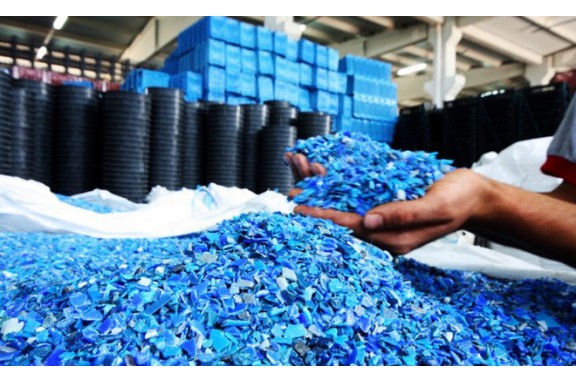 Các nhà khoa học Mỹ nghiên cứu thành công loại polyme có thể phân hủy ngay khi tiếp xúc với ánh sáng Mặt Trời