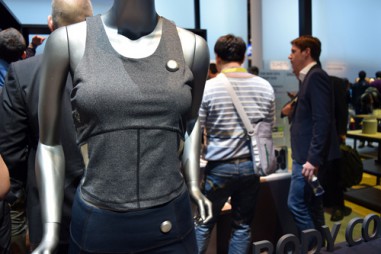 Quần áo thông minh: Cuộc cách mạng trong ngành dệt may tương lai