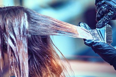 Nhuộm tóc có làm tăng nguy cơ mắc ung thư vú?
