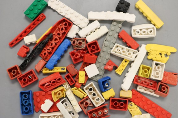 Nhựa đồ chơi LEGO có thể tồn tại trong đại dương tới 1.300 năm