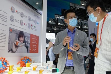 Trung Quốc tiêm vaccine Covid-19 thử nghiệm cho hàng trăm nghìn người