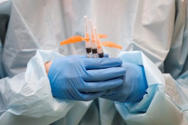 Moderna thử nghiệm phiên bản vaccine mới nhắm vào biến thể SARS-CoV-2 Nam Phi