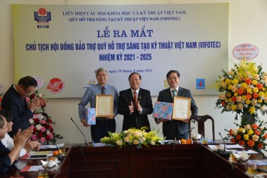 TSKH Phan Xuân Dũng được bầu làm Chủ tịch Qũy Vifotec