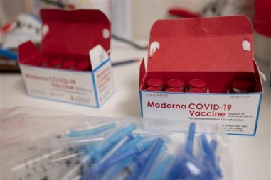 Moderna khẳng định độ an toàn của vaccine đối với thanh thiếu niên