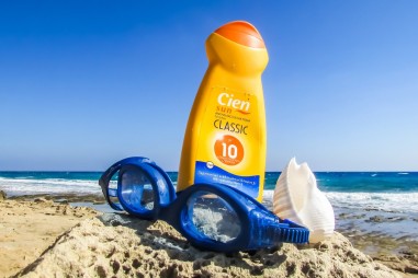 Phát hiện 78 sản phẩm kem chống nắng có sử dụng chất benzen