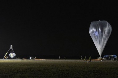 Khinh khí cầu du lịch vũ trụ thử nghiệm bay cao 32km