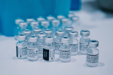 Vaccine Moderna giúp tăng lượng kháng thể ở người cao tuổi