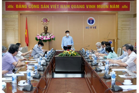 Việt Nam chuẩn bị cho chiến lược phòng chống dịch năm 2022