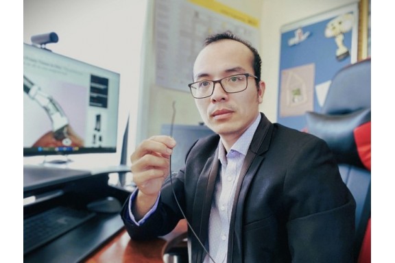 Tiến sĩ gốc Việt chế tạo robot in 3D trực tiếp trong cơ thể