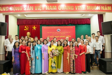 Chi bộ VinaCert tổ chức Lễ kết nạp Đảng viên mới cho quần chúng Nguyễn Thị Yến