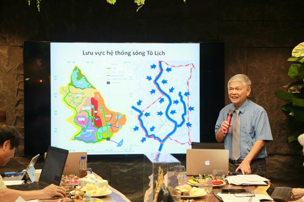 GS.TS Trần Đức Hạ, Ủy viên BTV Liên hiệp các Hội Khoa học và Kỹ thuật Hà Nội, nguyên Viện trưởng Viện nghiên cứu Cấp thoát nước Việt Nam góp ý cho đề án